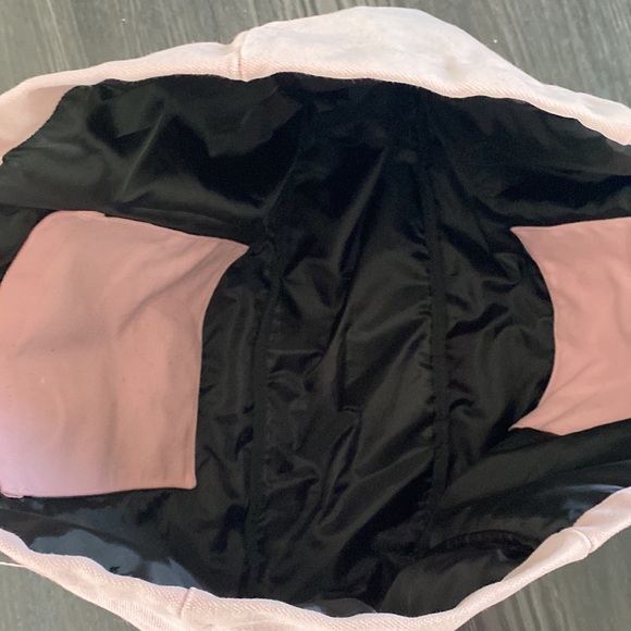 🍍VICTORIA SECRET BAG🍍23”Width, 16”depth🍍NWOT🍍E-2 - Picture 3 of 3